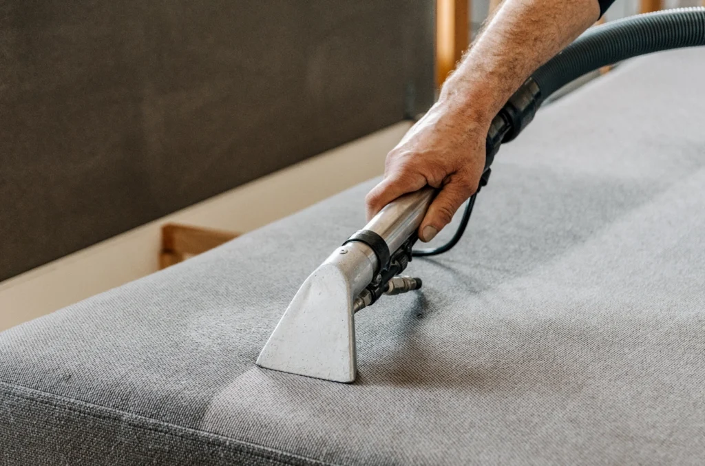 Polster und Couchgarnituren reinigen lassen
