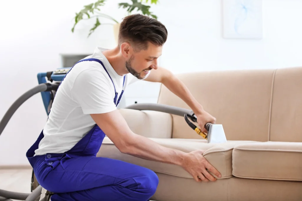 Polster und Couchgarnituren reinigen lassen